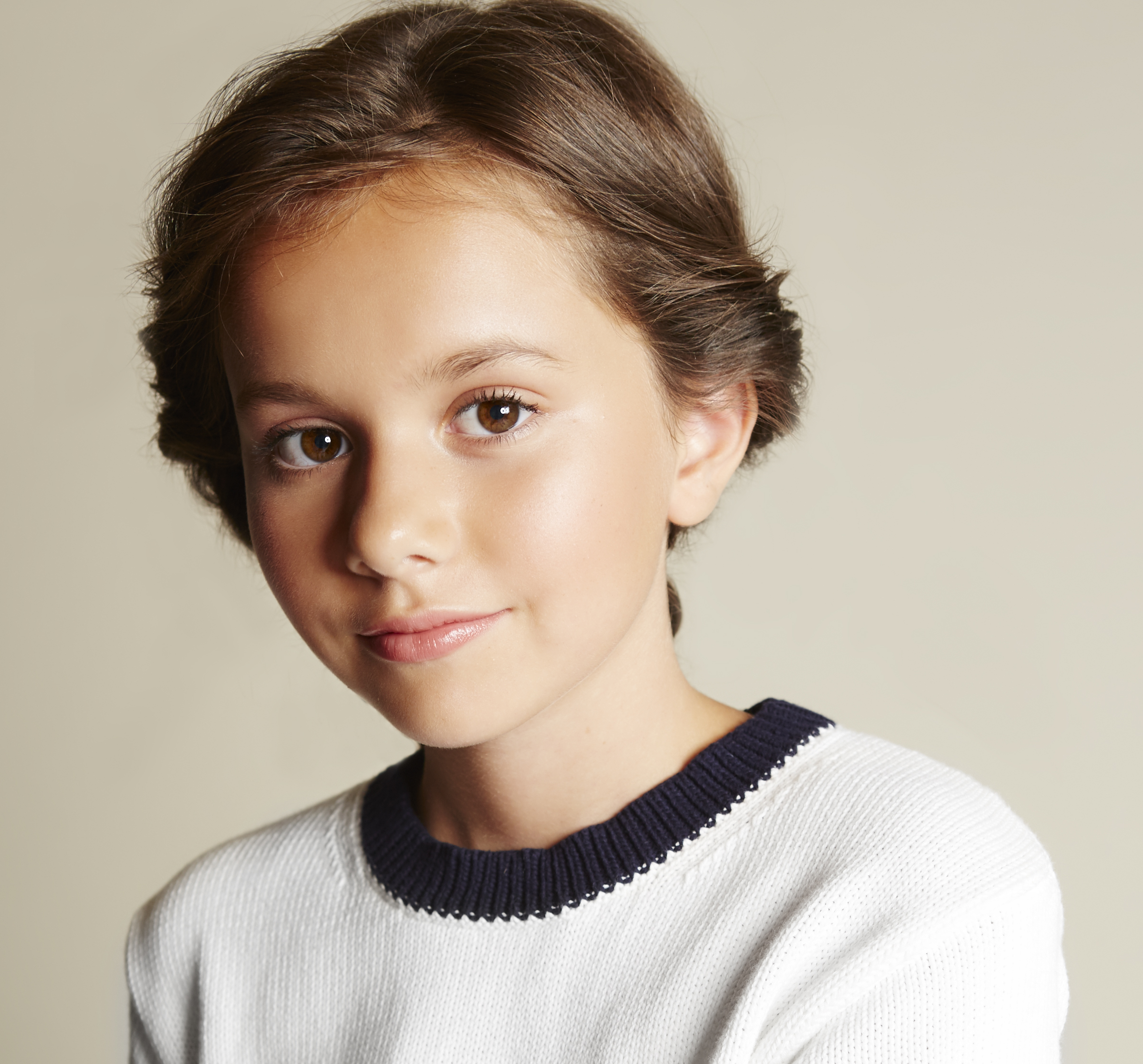 LOLA HUNDMAN