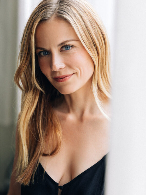 Claire Coffee picture 670433